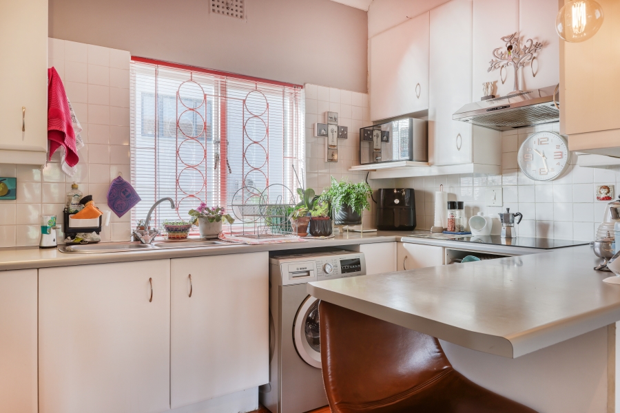 2 Bedroom Property for Sale in Vredehoek Western Cape